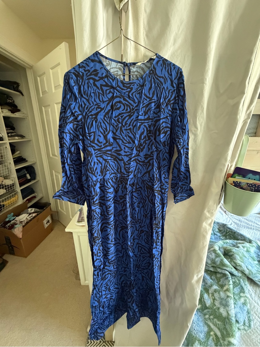 Zara Blue and Black Midi Dress with Abstract Print
